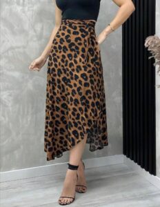 Falda midi leopardo