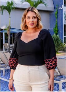 Blusa Fluida con Escote Cuadrado/Corazón y Manga Corta con Detalles