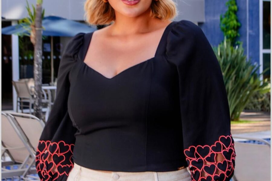 Blusa Fluida con Escote Cuadrado/Corazón y Manga Corta con Detalles
